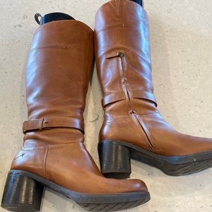 Soft brown leather tall boots, Halogen size 9, excellent condition